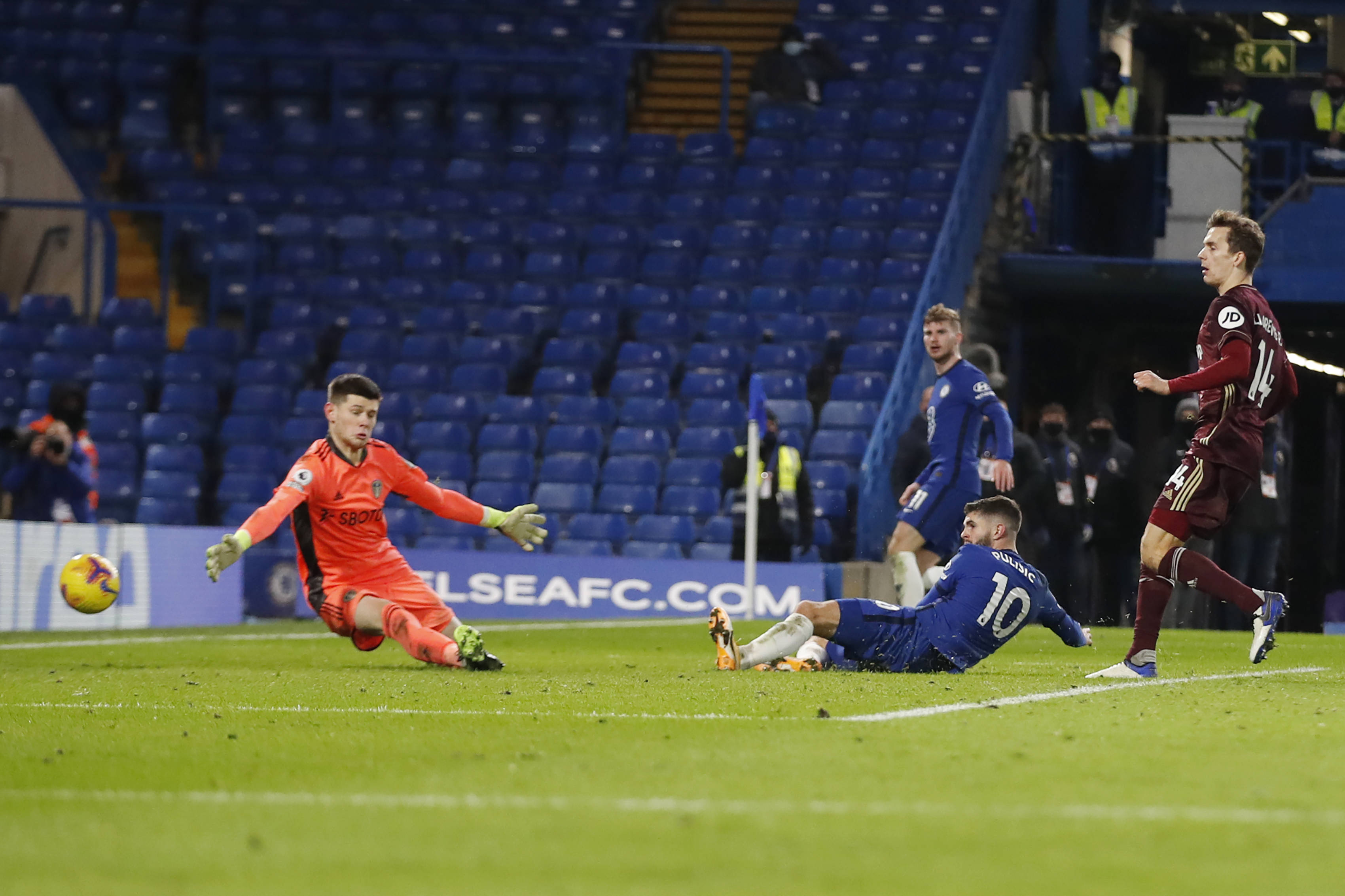 蓝军后卫未 蓝军后卫未